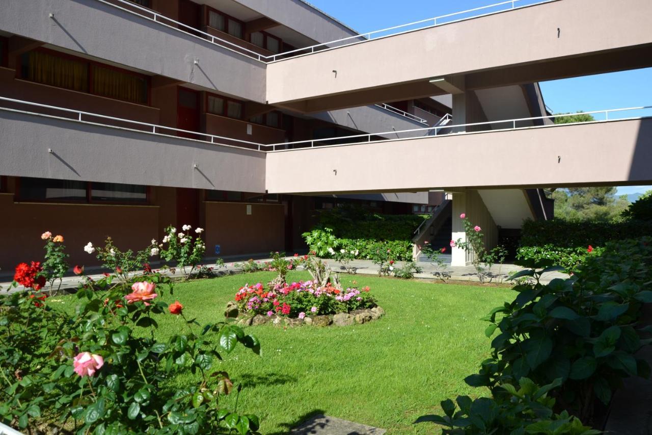Apartments Via Dei Platani Marina Di Bibbona Bagian luar foto