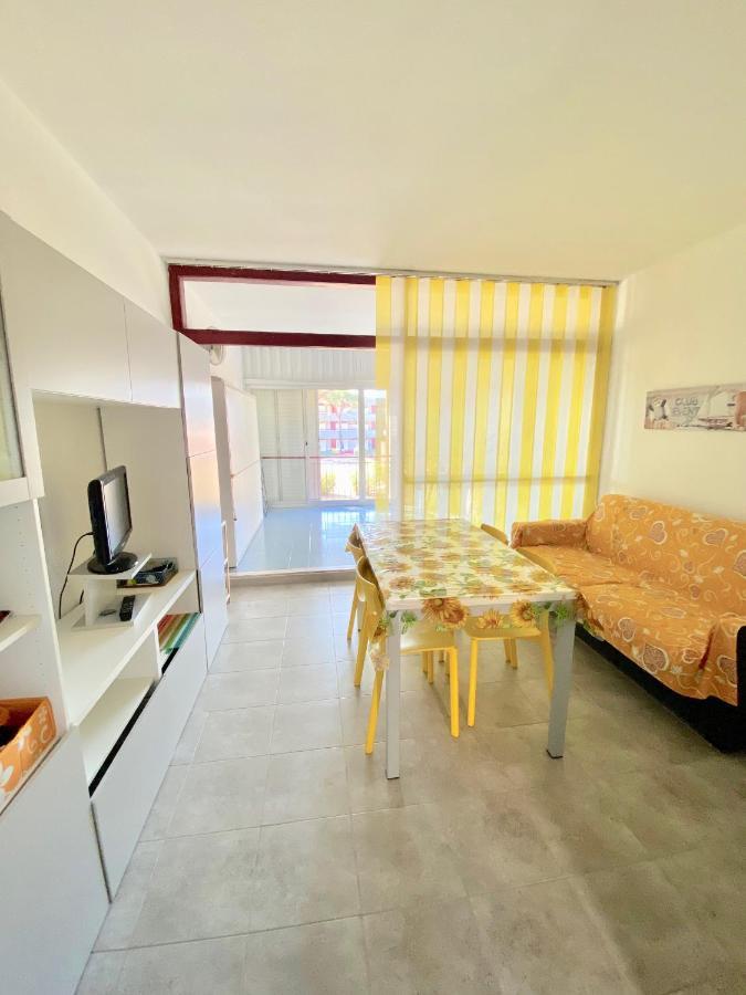 Apartments Via Dei Platani Marina Di Bibbona Bagian luar foto